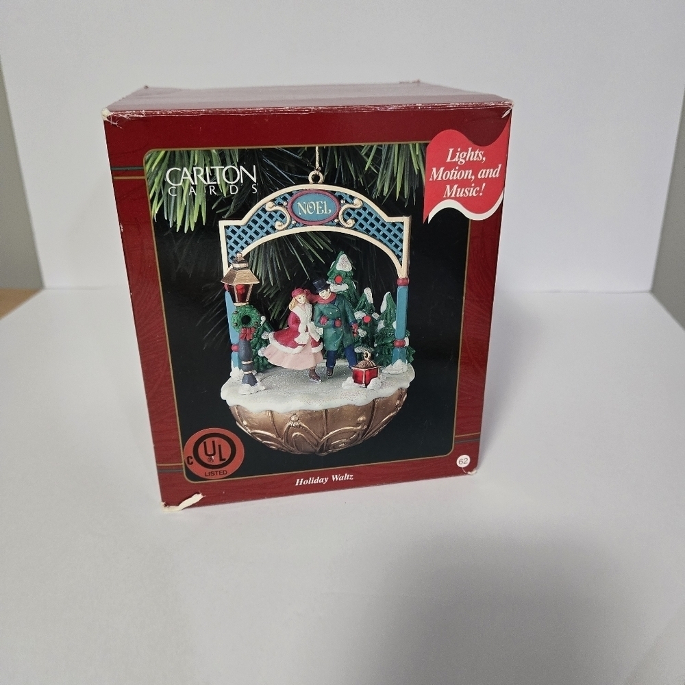 Carlton Cards Vintage Holiday Music Ornament with Lights "Holiday Waltz"
